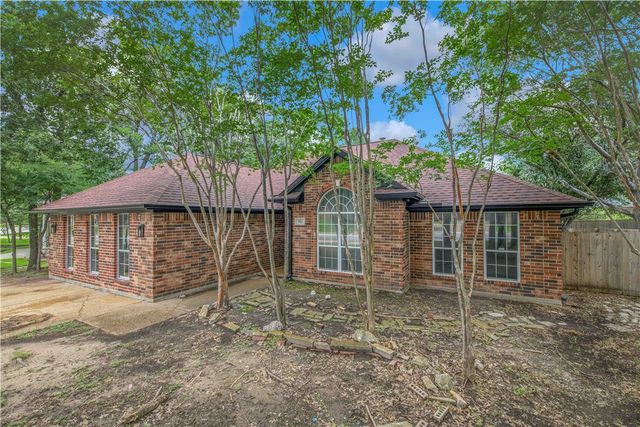 705 Summerglen Drive, College Station, TX 77840