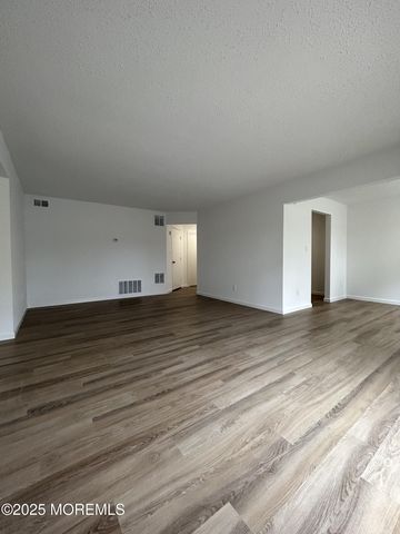 41 Diane Drive, Tinton Falls, NJ 07753