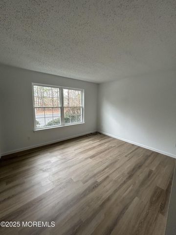 41 Diane Drive, Tinton Falls, NJ 07753
