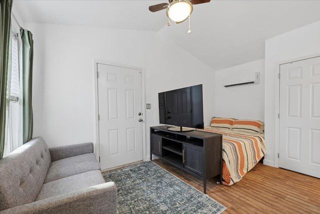 831 Neighborhood Road, Wellford, SC 29385