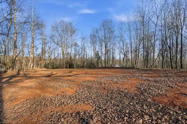 831 Neighborhood Road, Wellford, SC 29385