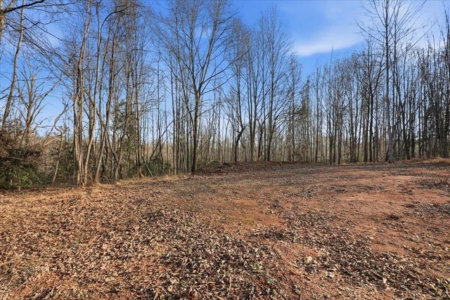 831 Neighborhood Road, Wellford, SC 29385