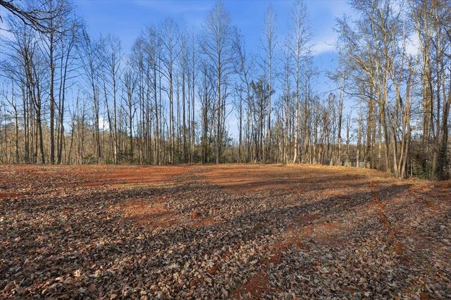 831 Neighborhood Road, Wellford, SC 29385