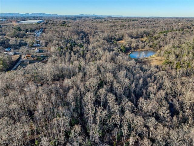 831 Neighborhood Road, Wellford, SC 29385