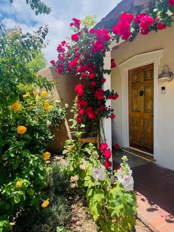 631 W San Francisco A, Santa Fe, NM 87501