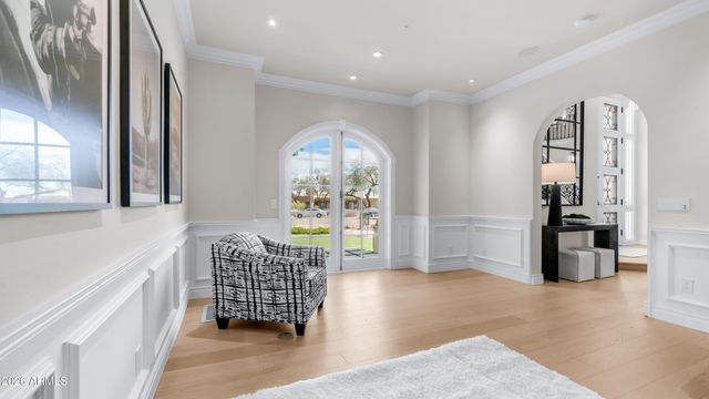 12240 S HONAH LEE Court, Phoenix, AZ 85044