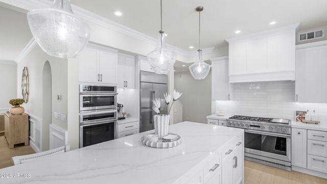 12240 S HONAH LEE Court, Phoenix, AZ 85044