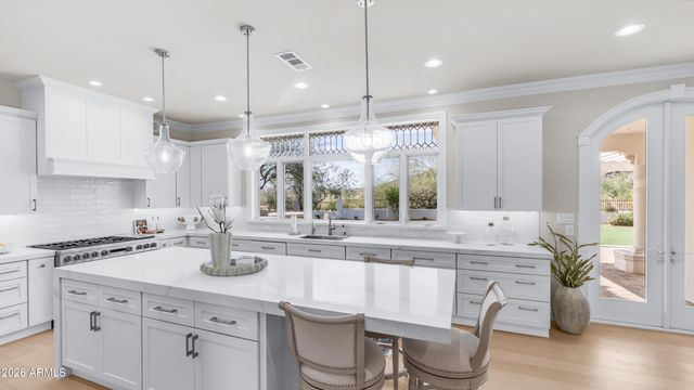 12240 S HONAH LEE Court, Phoenix, AZ 85044