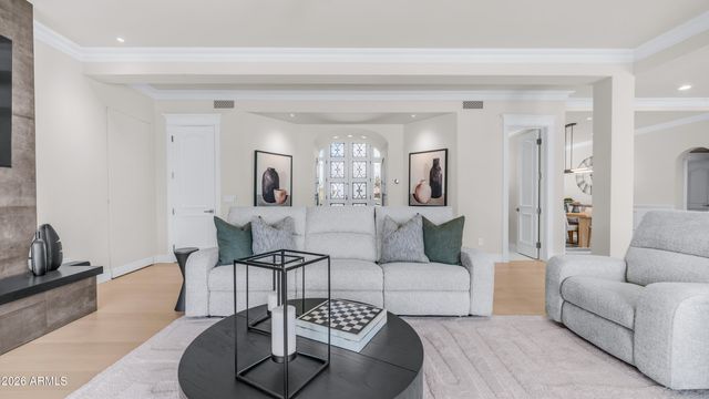 12240 S HONAH LEE Court, Phoenix, AZ 85044