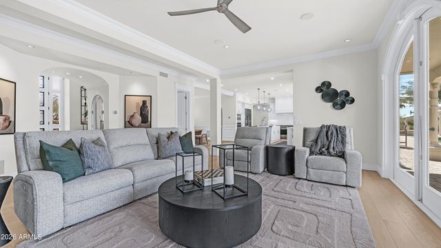 12240 S HONAH LEE Court, Phoenix, AZ 85044