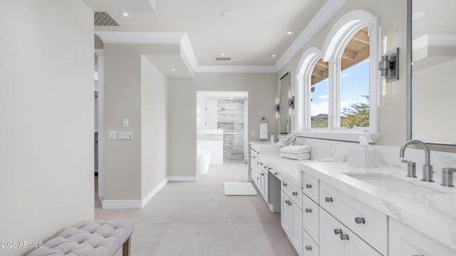 12240 S HONAH LEE Court, Phoenix, AZ 85044