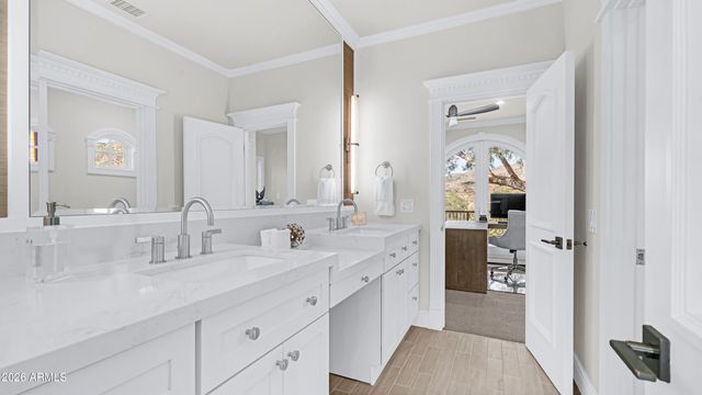 12240 S HONAH LEE Court, Phoenix, AZ 85044