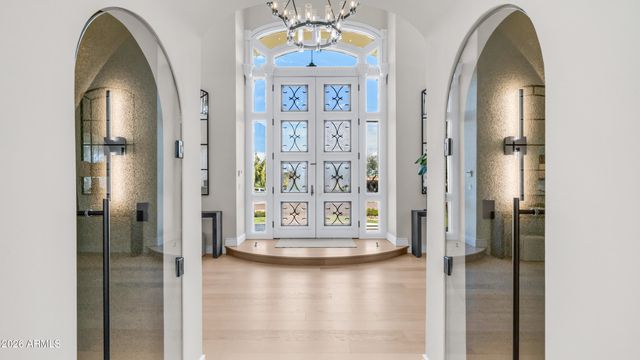 12240 S HONAH LEE Court, Phoenix, AZ 85044