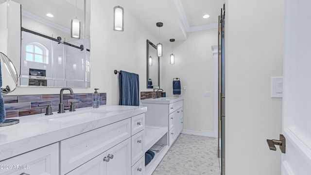 12240 S HONAH LEE Court, Phoenix, AZ 85044