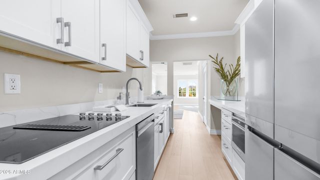 12240 S HONAH LEE Court, Phoenix, AZ 85044