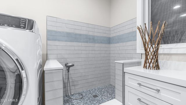 12240 S HONAH LEE Court, Phoenix, AZ 85044