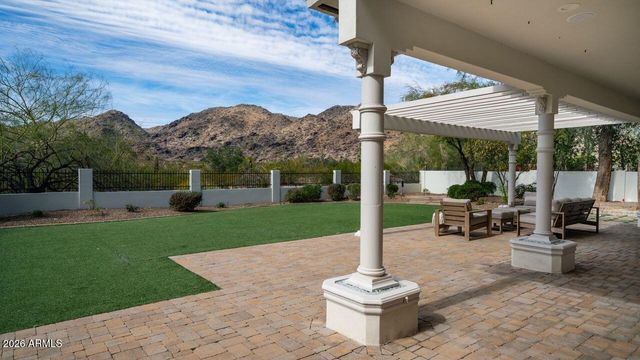 12240 S HONAH LEE Court, Phoenix, AZ 85044