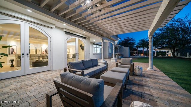 12240 S HONAH LEE Court, Phoenix, AZ 85044