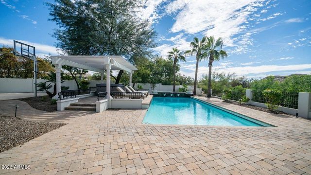 12240 S HONAH LEE Court, Phoenix, AZ 85044