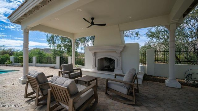 12240 S HONAH LEE Court, Phoenix, AZ 85044