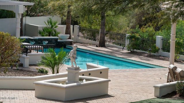 12240 S HONAH LEE Court, Phoenix, AZ 85044