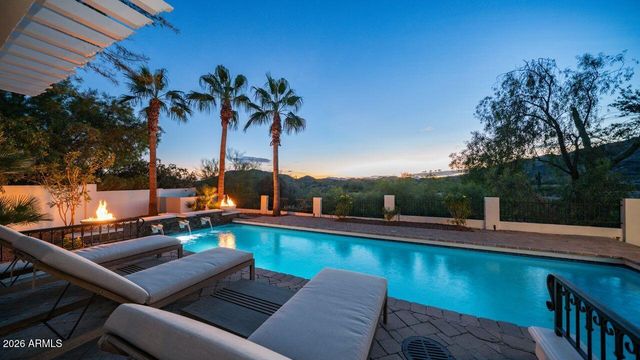 12240 S HONAH LEE Court, Phoenix, AZ 85044