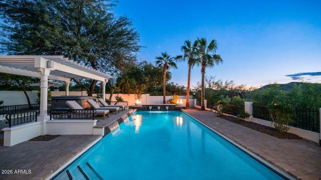 12240 S HONAH LEE Court, Phoenix, AZ 85044