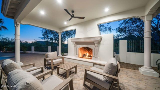 12240 S HONAH LEE Court, Phoenix, AZ 85044