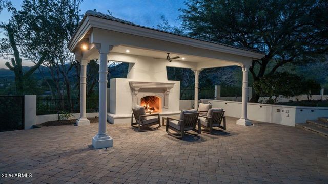 12240 S HONAH LEE Court, Phoenix, AZ 85044