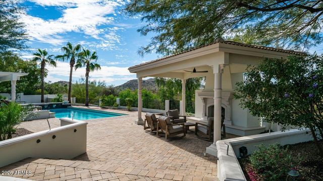 12240 S HONAH LEE Court, Phoenix, AZ 85044