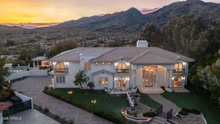 12240 S HONAH LEE Court, Phoenix, AZ 85044