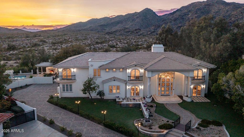 12240 S HONAH LEE Court, Phoenix, AZ 85044