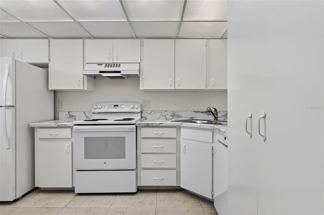 741 CAPRI ISLES BOULEVARD 111, Venice, FL 34292
