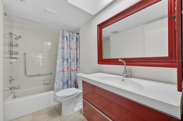 741 CAPRI ISLES BOULEVARD 111, Venice, FL 34292