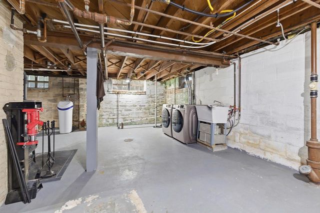 716 S 6th AVENUE, West Bend, WI 53095