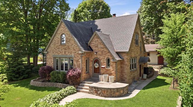 716 S 6th AVENUE, West Bend, WI 53095