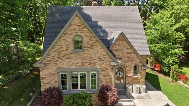 716 S 6th AVENUE, West Bend, WI 53095