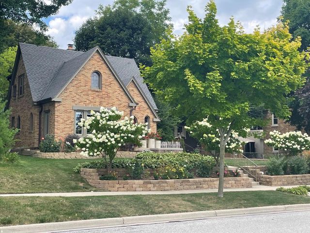 716 S 6th AVENUE, West Bend, WI 53095