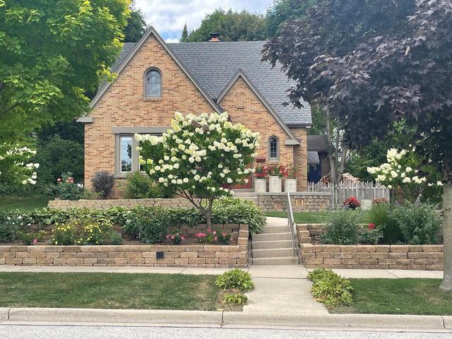 716 S 6th AVENUE, West Bend, WI 53095