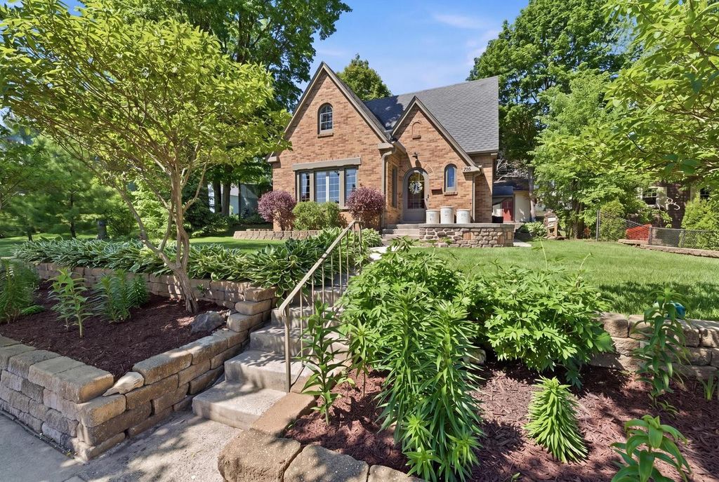 716 S 6th AVENUE, West Bend, WI 53095