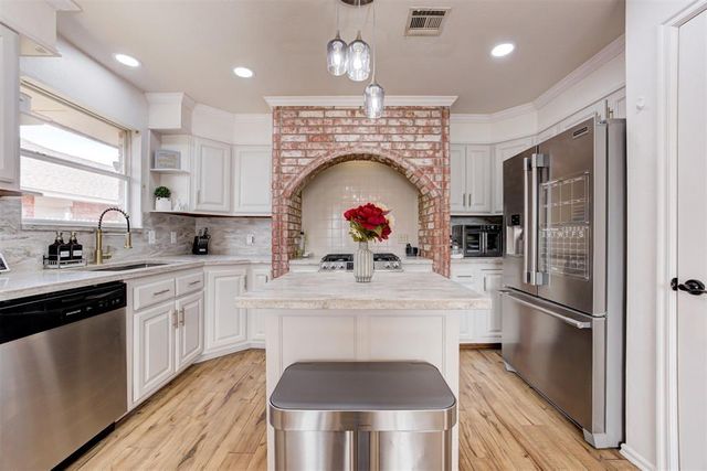 2000 Sagewood Drive, Edmond, OK 73013