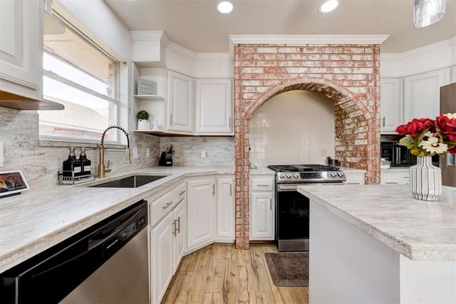 2000 Sagewood Drive, Edmond, OK 73013