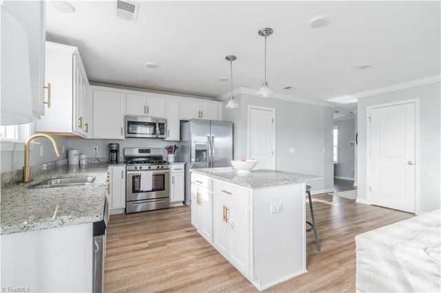 401 Altavista Drive, Clemmons, NC 27012