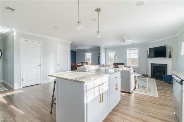 401 Altavista Drive, Clemmons, NC 27012