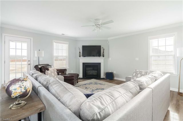 401 Altavista Drive, Clemmons, NC 27012