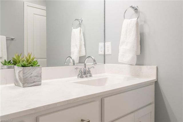 401 Altavista Drive, Clemmons, NC 27012