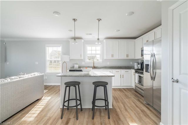 401 Altavista Drive, Clemmons, NC 27012