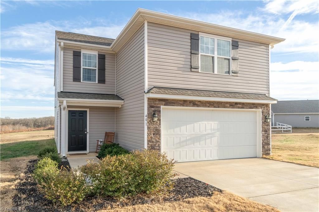 401 Altavista Drive, Clemmons, NC 27012