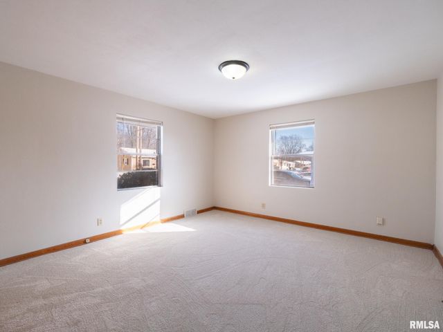 1113 N 15TH Street, Pekin, IL 61554