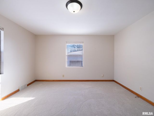 1113 N 15TH Street, Pekin, IL 61554